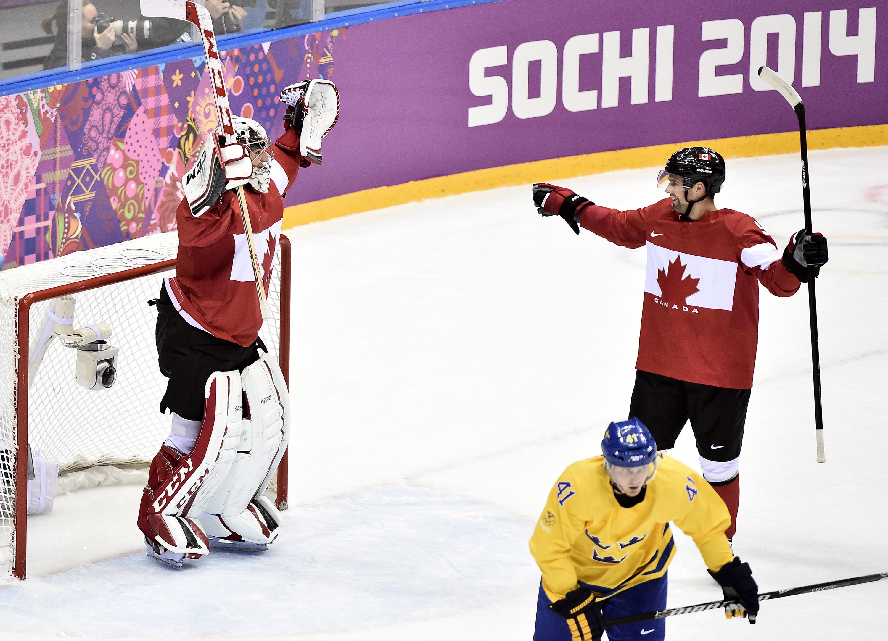 Canada defeats Sweden in gold medal hockey game CHCH